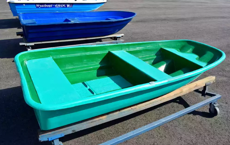 Стеклопластиковая лодка Старт (тримаран) в Краснодаре