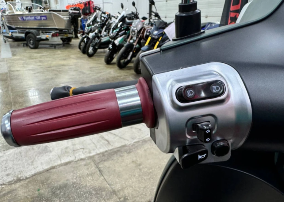 Скутер PROMAX Miami 240 (49) в Краснодаре