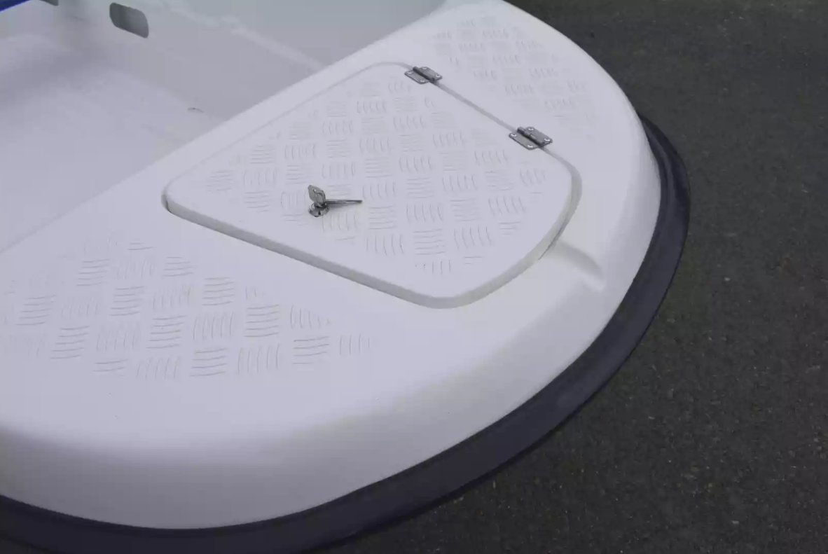 Стеклопластиковая лодка Пингвин New (тримаран) в Краснодаре