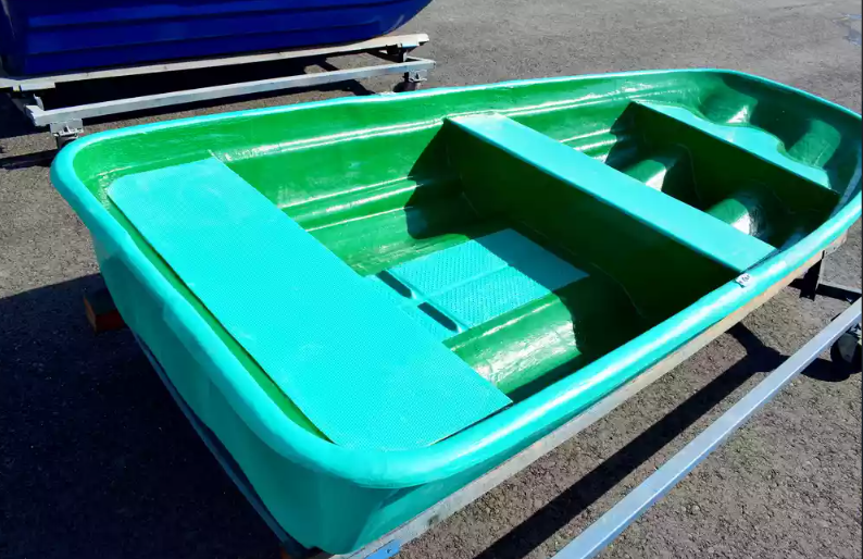 Стеклопластиковая лодка Старт (тримаран) в Краснодаре