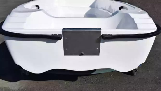 Стеклопластиковая лодка Пингвин (тримаран) в Краснодаре