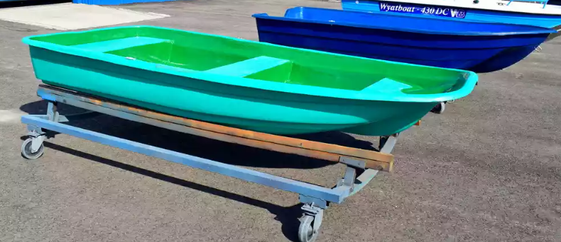 Стеклопластиковая лодка Старт (тримаран) в Краснодаре