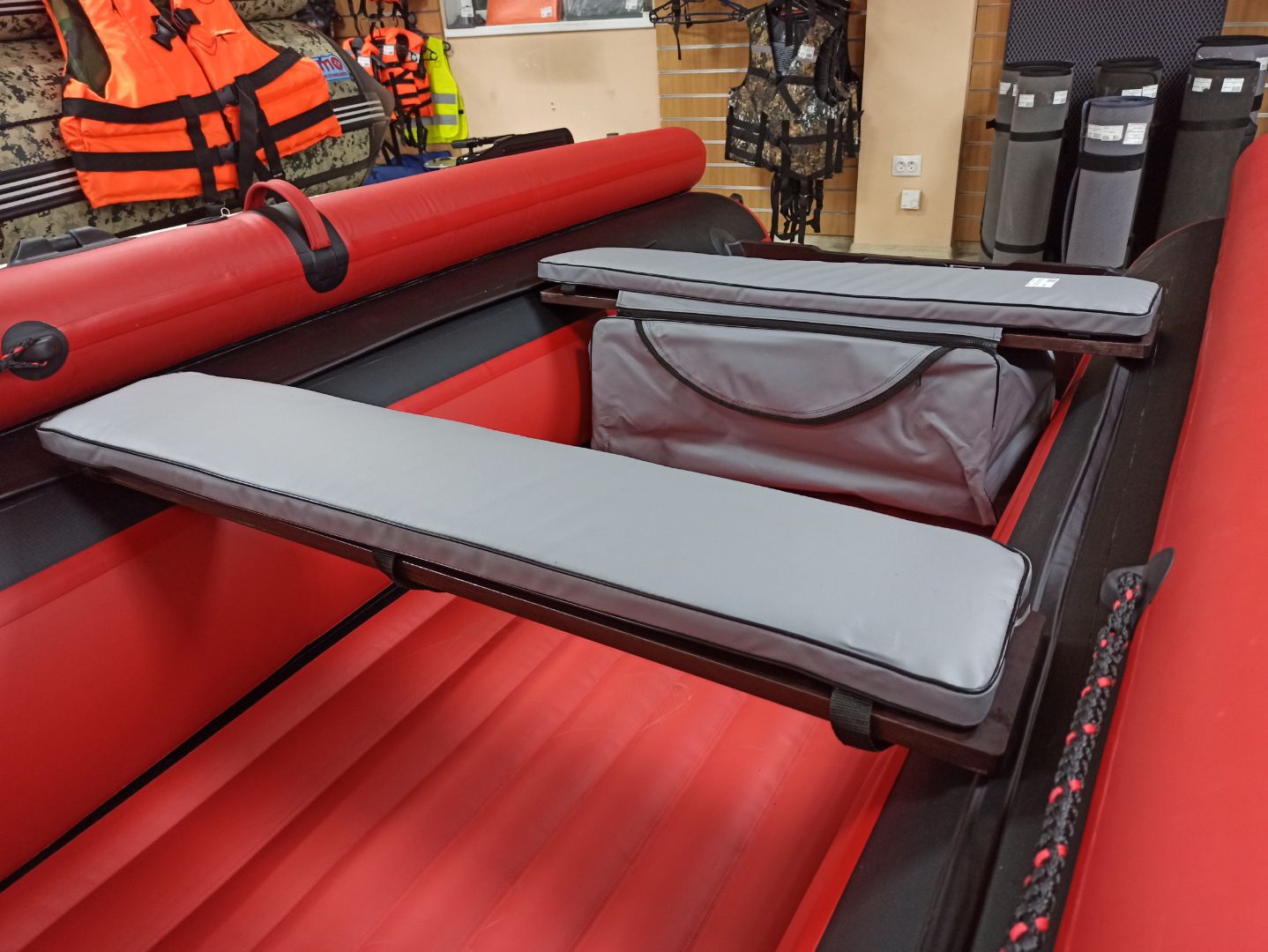 КОМПЛЕКТ МЯГКИХ НАКЛАДОК С СУМКОЙ ДЛЯ ЛОДОК 90Х20 СЕРЫЙ в Краснодаре