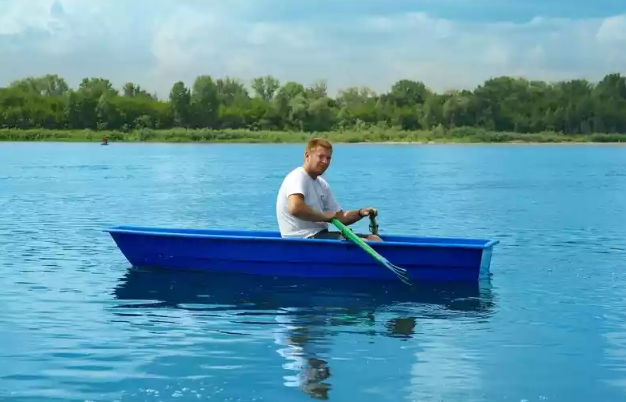 Стеклопластиковая лодка Малютка в Краснодаре