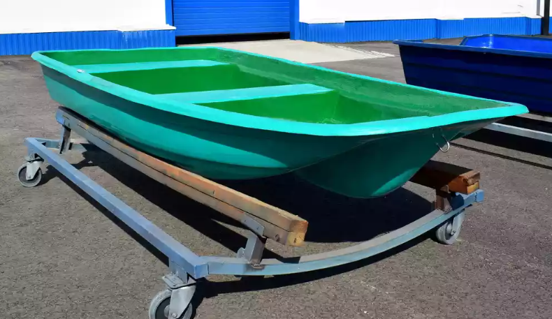 Стеклопластиковая лодка Старт (тримаран) в Краснодаре