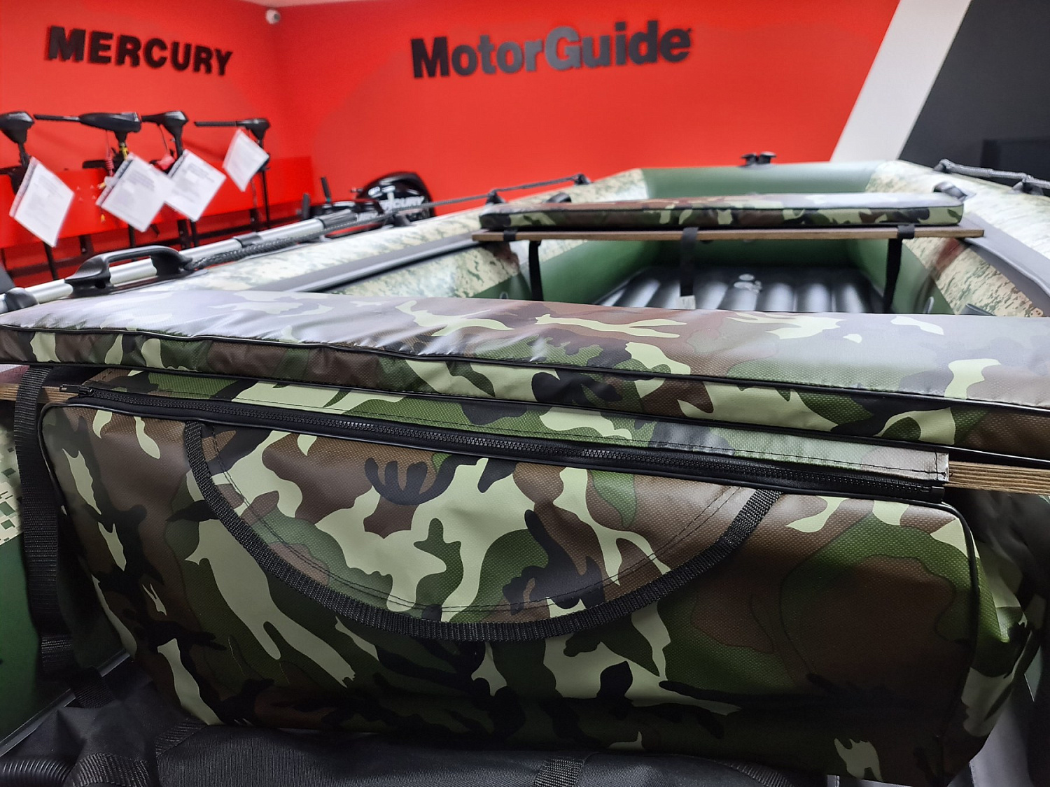 КОМПЛЕКТ МЯГКИХ НАКЛАДОК С СУМКОЙ ДЛЯ ЛОДОК 105Х20 КАМУФЛЯЖ в Краснодаре